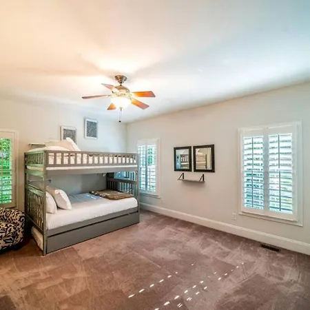 Holiday home Impressive Luxurious With Pool And Game Space In Nc *