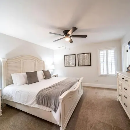 Holiday home Impressive Luxurious With Pool And Game Space In Nc *