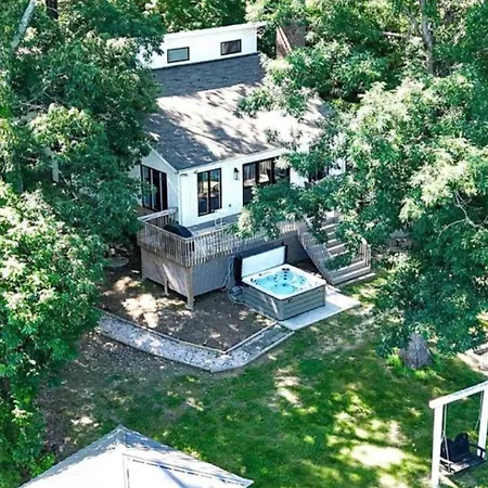 Holiday home Embrace Nature In Lakefront With Fire Pit In Charlotte, North Carolina *