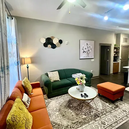 Uptown Modern 2br Apartment