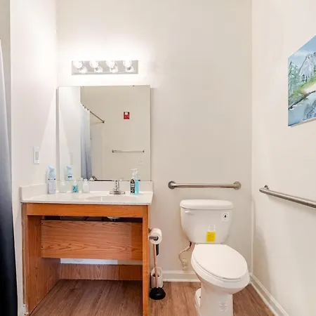 1br With Queen Bed And Recliner Couch Free Parking Apartment *