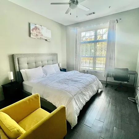 Uptown Modern 2br