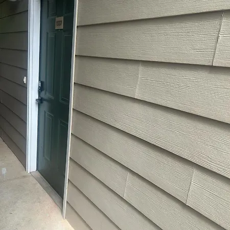 1br With Queen Bed And Recliner Couch Free Parking