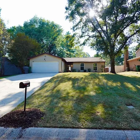 Spacious Dog-friendly Retreat Near Ballantyne *