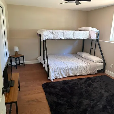 5br Near Uptown *
