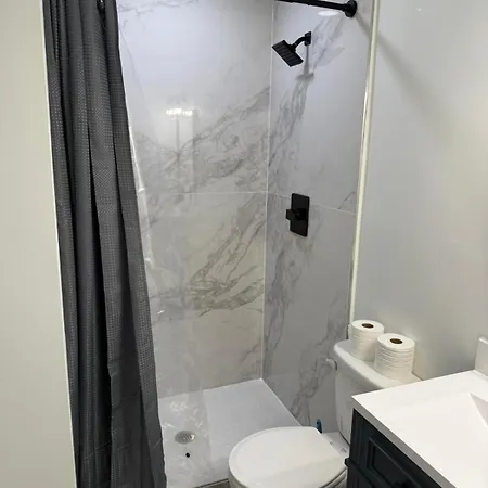 5br Near Uptown