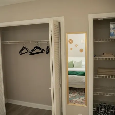 Stylish & Cozy Retreat With Backyard & Parking Charlotte