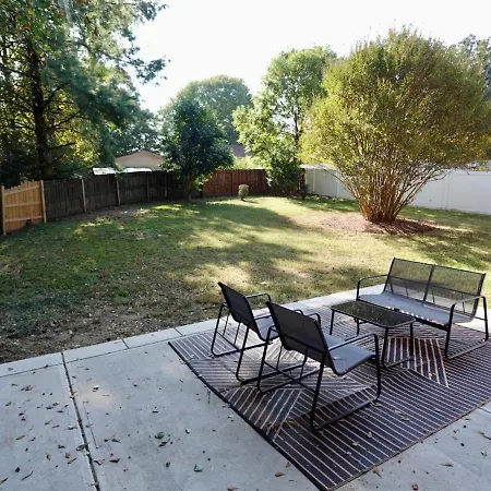Spacious Dog-friendly Retreat Near Ballantyne Holiday home