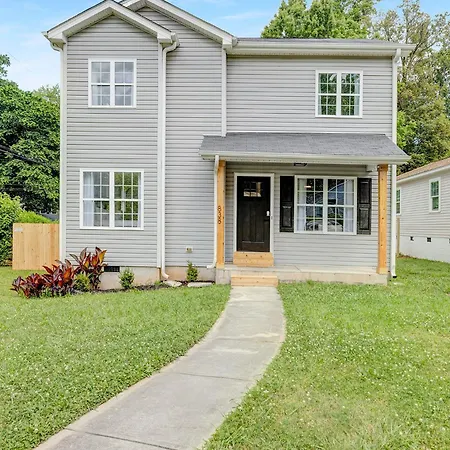 Holiday home Stylish Queen Getaway In Camp North End Charlotte