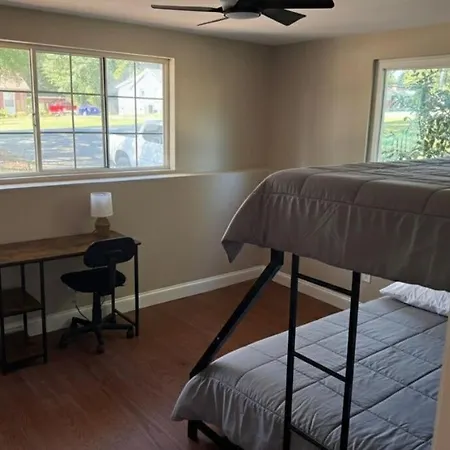 5br Near Uptown Holiday home