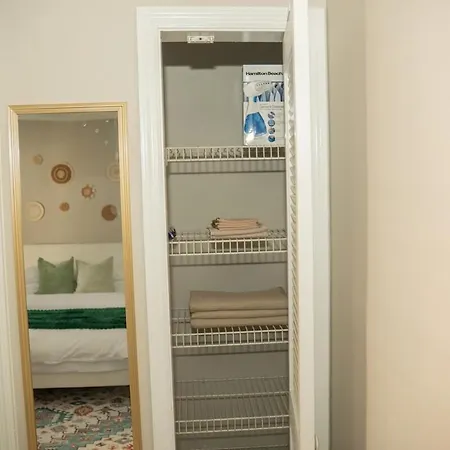 Stylish & Cozy Retreat With Backyard & Parking * Charlotte
