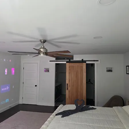 Bedrooms With Private Bath - 12min From Uptown Guest house Charlotte