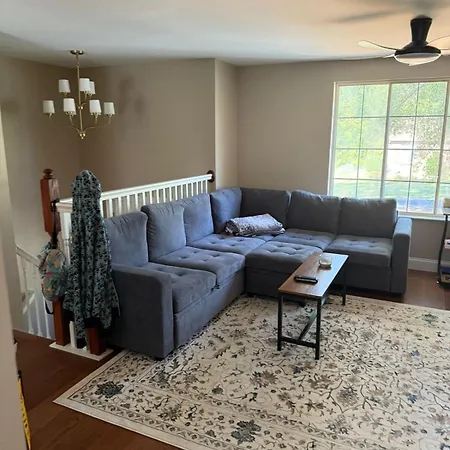 5br Near Uptown