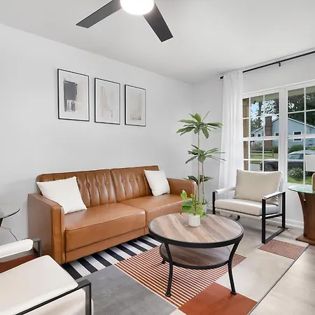 Holiday home Stylish Queen Getaway In Camp North End *