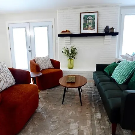 Spacious Dog-friendly Retreat Near Ballantyne Holiday home *