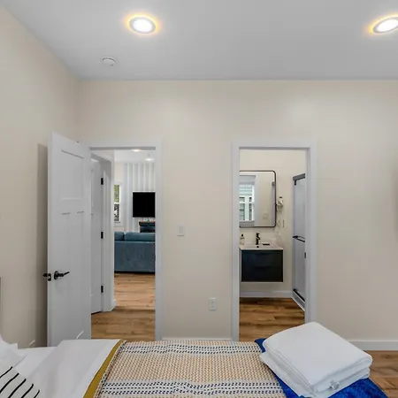 Stylish 4br Haven: Serene Backyard And Fire Pit Holiday home *