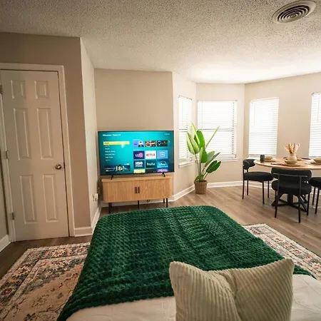 Stylish & Cozy Retreat With Backyard & Parking *