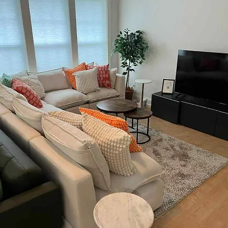 Spacious Dog-friendly Retreat Near Ballantyne