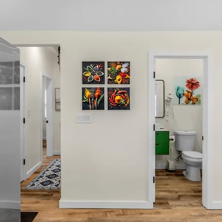 Stylish 4br Haven: Serene Backyard And Fire Pit Holiday home Charlotte