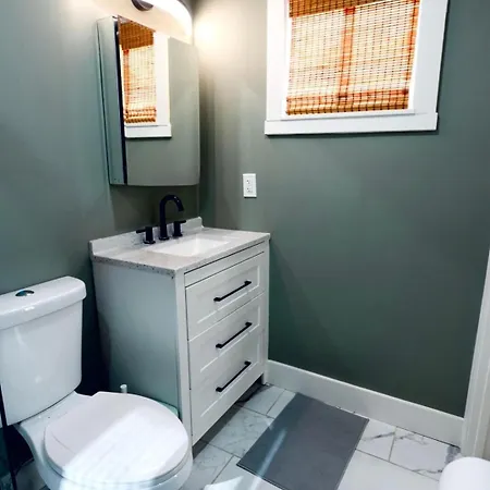 Spacious Dog-friendly Retreat Near Ballantyne Holiday home Charlotte