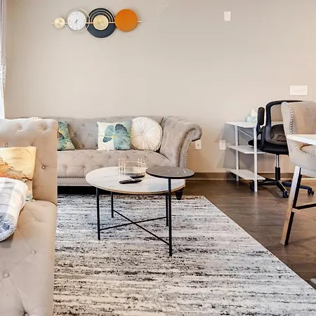 Apartment Cozy Uptown With Gym And Swimming Pool