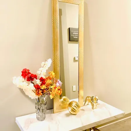 Cozy Uptown With Gym And Swimming Pool Apartment *
