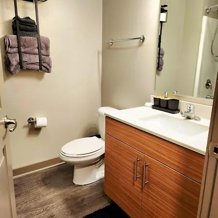 Cozy Uptown With Gym And Swimming Pool Apartment *
