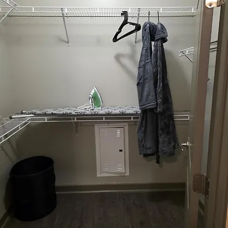 Gorgeous Uptown With Pool Apartment