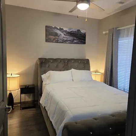 Gorgeous Uptown With Pool Apartment Charlotte