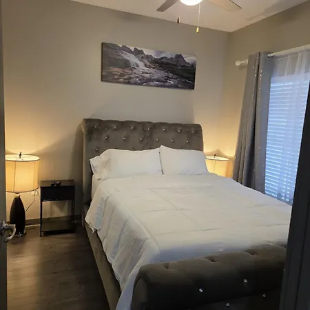 Gorgeous Uptown With Pool Apartment Charlotte
