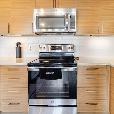 Apartment Cozy Uptown With Gym And Swimming Pool