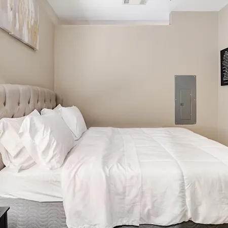 Cozy Uptown With Gym And Swimming Pool