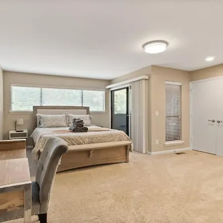 Gorgeous 2 Bedroom Near Carowinds - Patio - Pool