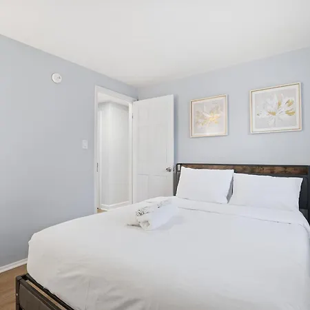 Holiday home Shadowlake: 4br House Charlotte