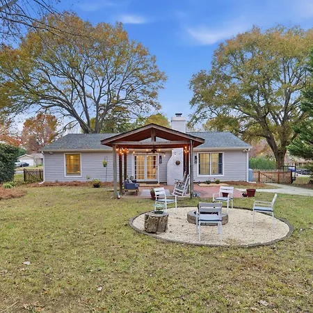 Shadowlake: 4br House Charlotte