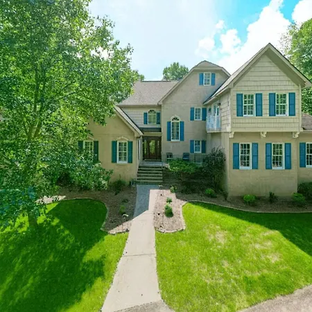 Impressive Luxurious With Pool And Game Space In Nc Holiday home