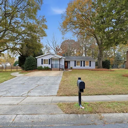 Shadowlake: 4br House * Charlotte