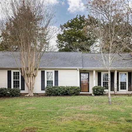 Serene Getaway With Patio In Pineville