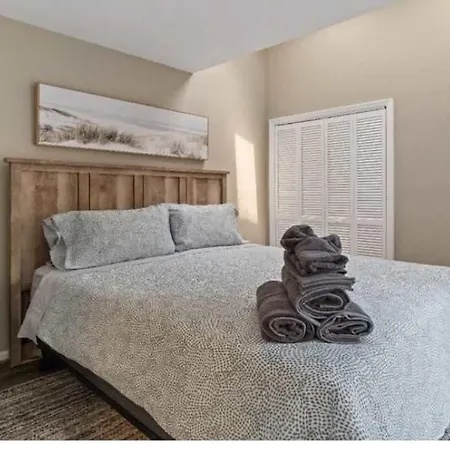 Gorgeous 2 Bedroom Near Carowinds - Patio - Pool * Charlotte