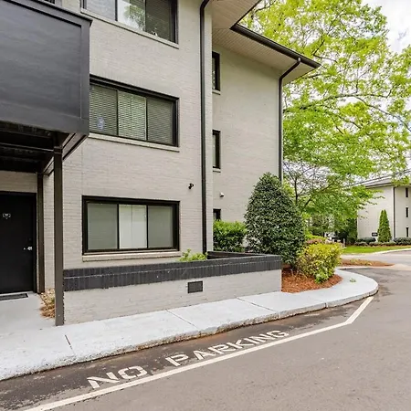 Spacious 2br 2ba Steps From Hospitals And Uptown Minimum 15 Days Or * Charlotte