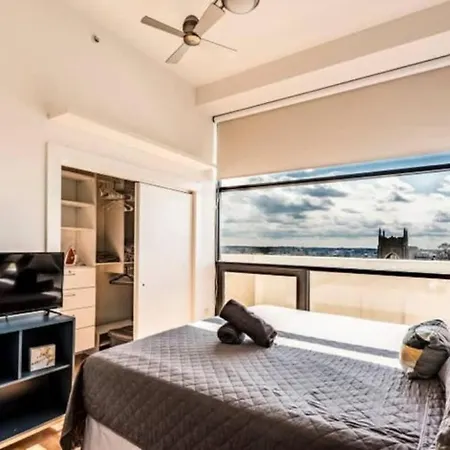 Skyline Vista Penthouse In The Queen Apartment *