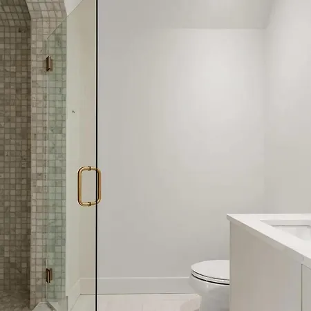 Apartment Elegant Carmel Frame