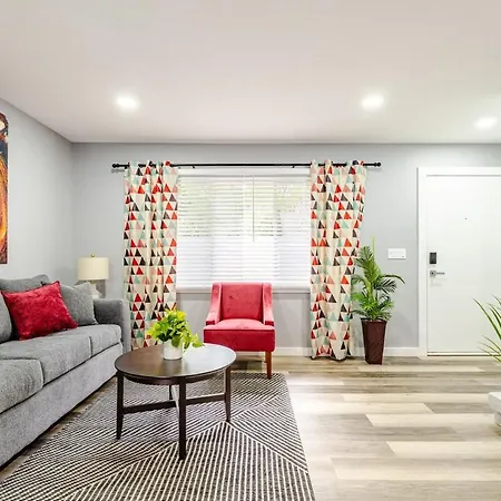 Spacious 2br 2ba Steps From Hospitals And Uptown Minimum 15 Days Or Apartment Charlotte