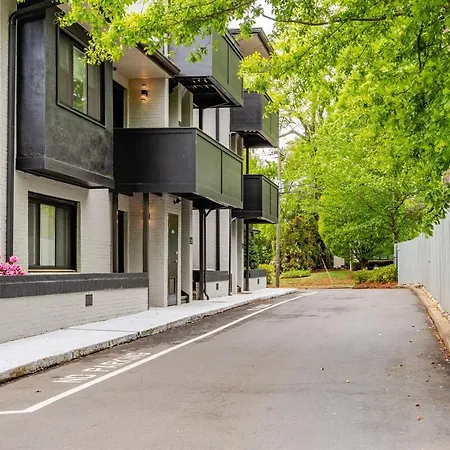 Spacious 2br 2ba Steps From Hospitals And Uptown Minimum 15 Days Or Apartment *