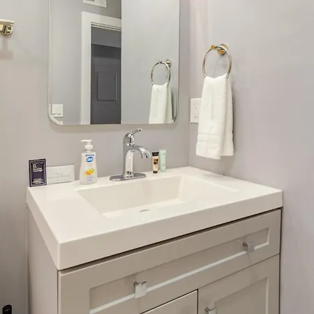 Apartment Spacious 2br 2ba Steps From Hospitals And Uptown Minimum 15 Days Or