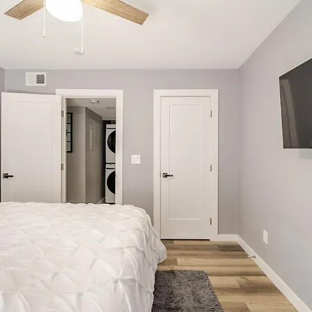 Spacious 2br 2ba Steps From Hospitals And Uptown Minimum 15 Days Or Charlotte