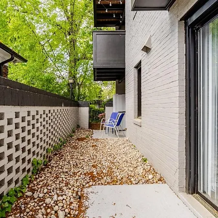Spacious 2br 2ba Steps From Hospitals And Uptown Minimum 15 Days Or Apartment Charlotte