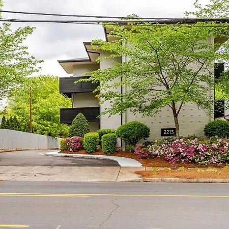 Spacious 2br 2ba Steps From Hospitals And Uptown Minimum 15 Days Or * Charlotte