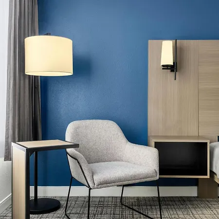 Hotel Express By Marriott South End 3*