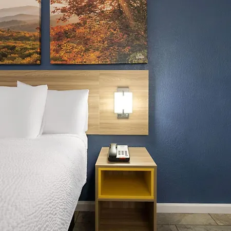 Days By Wyndham Motel Charlotte